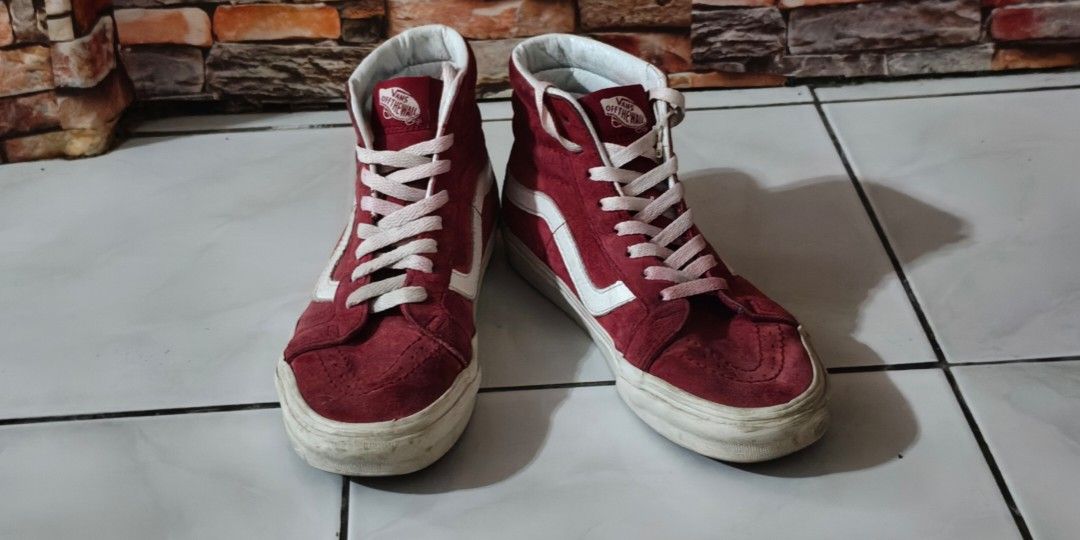 High Cut Shoes (Category: Sneakers) located in Tarlac. Submitted by allysarusanguieb_25 (Listing ID 1460440088, Image 1). Description: 👟 Vans Sk8-Hi Red & White — Preloved Classic Vans Sk8-Hi high-top sneakers in red with white details. Preloved with visible signs of use and some sole/fabric wear, but still stylish and wearable. Great for casual everyday outfits..