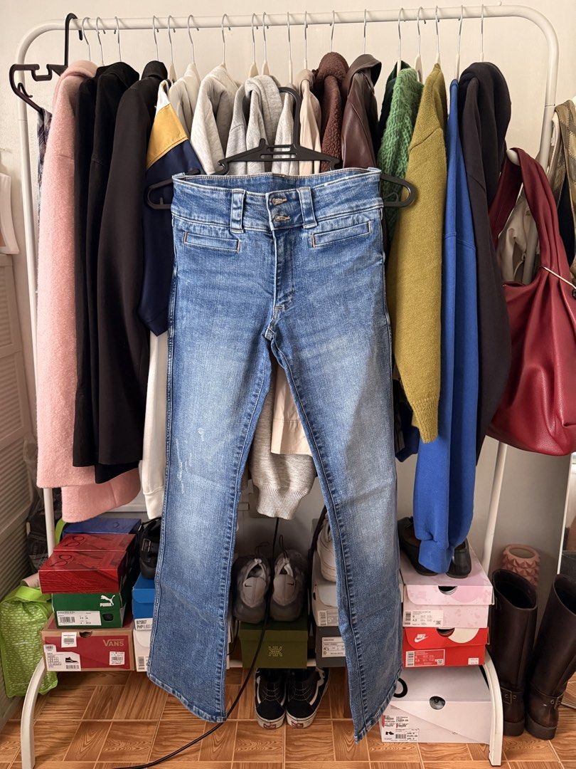 H&M BOOTCUT LEG LOW WAIST PANTS (Category: Jeans) located in Cabuyao City. Submitted by sweethriftph (Listing ID 1460413614, Image 1). Description: ⭐️ 25-27 ⭐️ never been used (too small for me) ⭐️Length 39-40 perfect for 5’ - 5’2 📍 Cabuyao, Laguna 🚚 JNT or Lalamove.