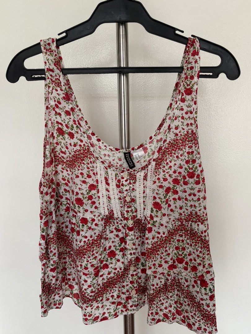 H&M Floral Tank Top (L / Large) (Category: Sleeveless) located in Paranaque City. Submitted by bg.vf_ (Listing ID 1460436622, Image 1). Description: 💌 Size: EUR 40 / US 10 💌 Shipping or meet-up (if you buy two or more items) 💌 Shipping fee shouldered by buyer.