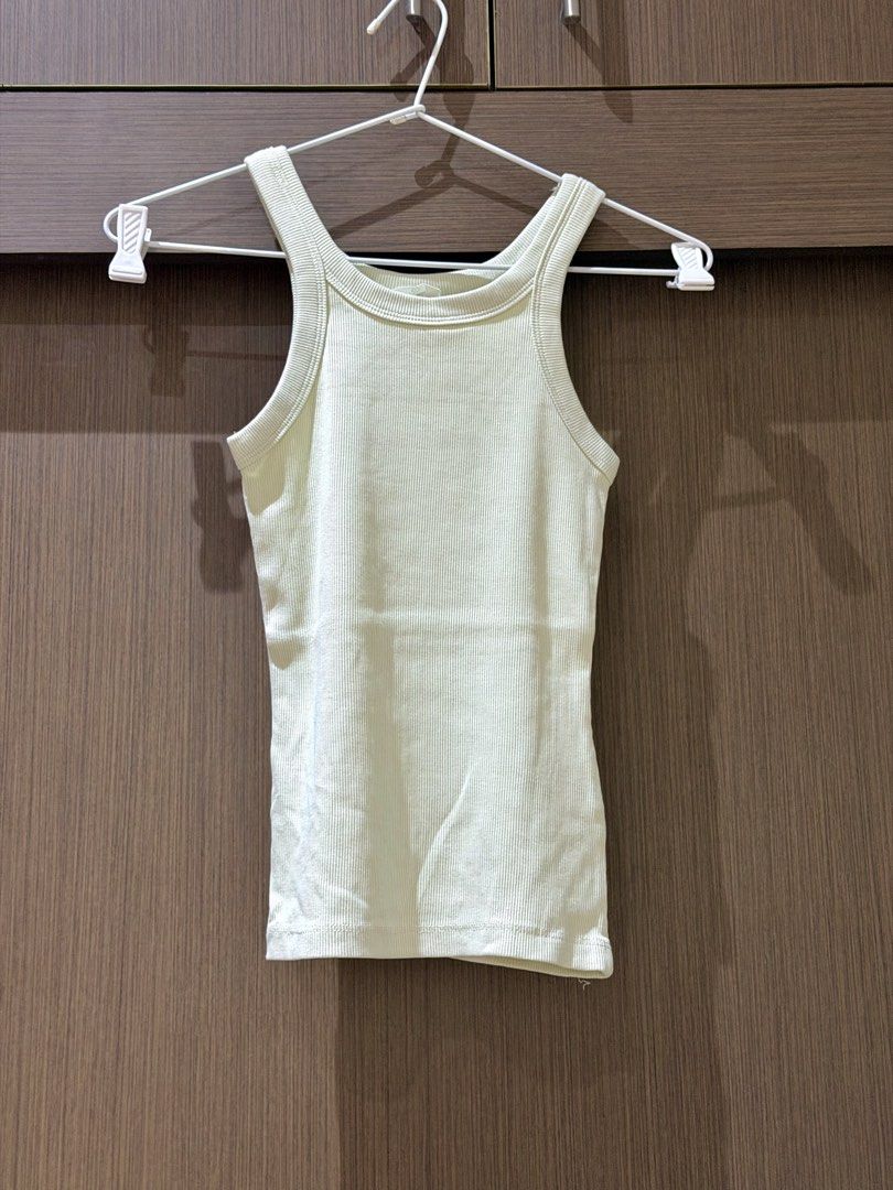 H&M LIGHT GREEN RIBBED RACERBACK TOP (Category: Sleeveless) located in Manila. Submitted by ysamariee (Listing ID 1460473958, Image 2). Description: H&M Light Green Ribbed Racerback Top Wore once Size: XS Location: Las Pinas City Mode of Payment: GCASH, Bank Transfer Mode of Delivery: Lalamove, Same Day .
