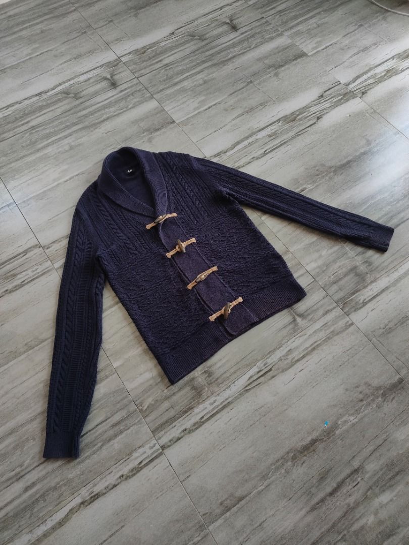 H&M Men's Navy Cardigan - Small (Category: Coats, Jackets and Outerwear) located in Dasmarinas. Submitted by acesteve (Listing ID 1460410696, Image 1). Description: Size in inches: 20.5 width 26 length No issues or alterations Loc: Dasma Cavite MOP: Gcash.