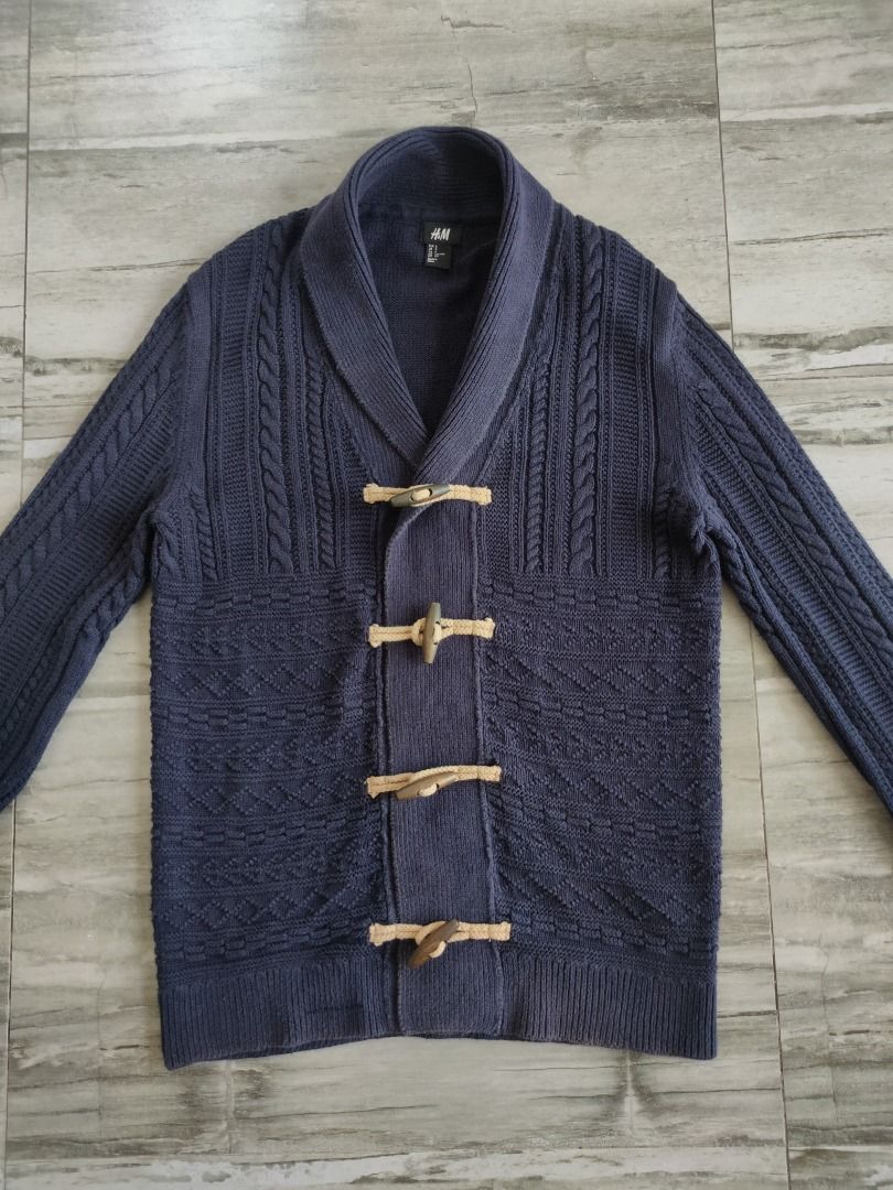 H&M Men's Navy Cardigan - Small (Category: Coats, Jackets and Outerwear) located in Dasmarinas. Submitted by acesteve (Listing ID 1460410696, Image 3). Description: Size in inches: 20.5 width 26 length No issues or alterations Loc: Dasma Cavite MOP: Gcash.