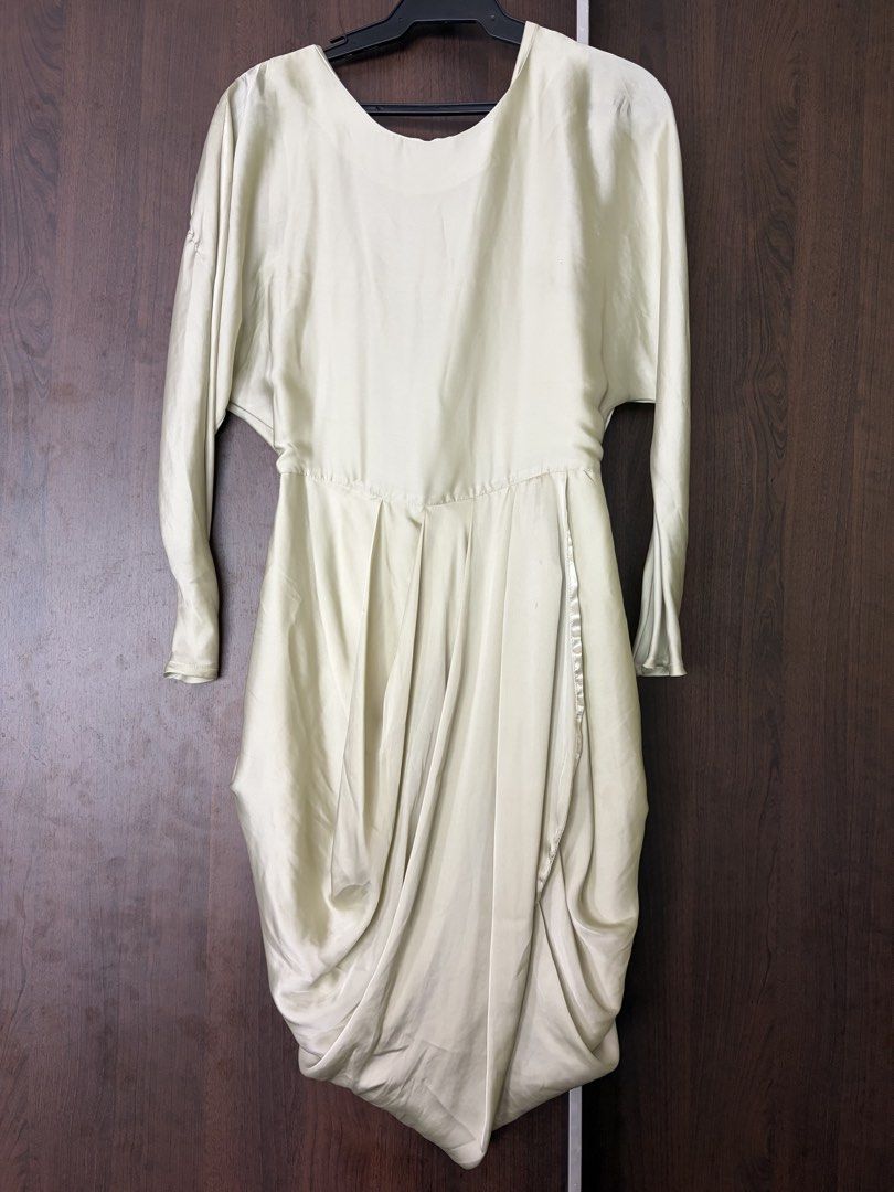 H&M mint green longsleeve dress (Category: Dresses) located in Manila. Submitted by thebookclubz (Listing ID 1460426488, Image 1). Description: .