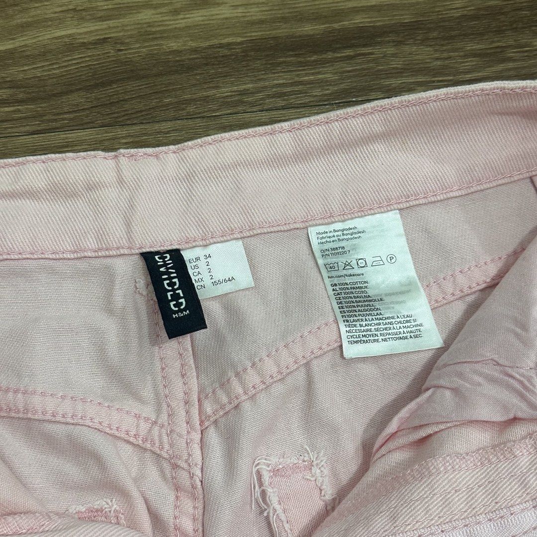 H&M pink denim shorts (Category: Shorts) located in Bulacan. Submitted by itemsbyjj (Listing ID 1460428984, Image 2). Description: Needs wash.