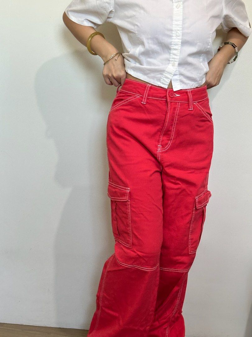 H&M Red Cargo Pants (Category: Other Bottoms) located in Pasay City. Submitted by nicoletlntn_ (Listing ID 1460478716, Image 1). Description: - Brand: H&M - Color: Red - Size: S (EU 36 / UK 8 / US 25) - Style: Cargo pants - Features: Contrast white stitching, multiple pockets - Condition: Excellent, pre-loved - Perfect for a trendy, casual look.