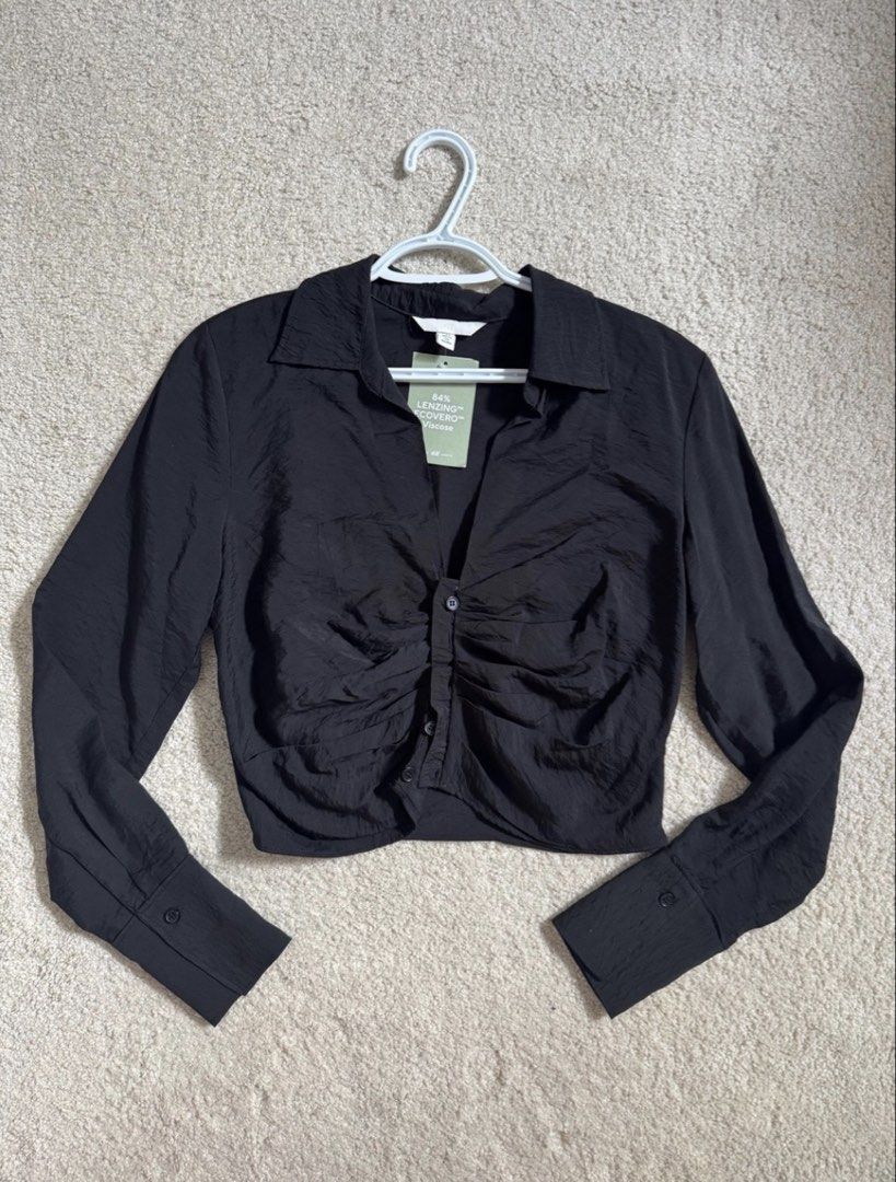 H&M RUCHED LONGSLEEVES (Category: Longsleeves) located in Cabuyao City. Submitted by sweethriftph (Listing ID 1460402294, Image 3). Description: ⭐️ xs-small ⭐️ no issue parang bago pa ⭐️ no ww hindi na kasya sakin and wala na rin ako pic wearing this top 📍 Cabuyao, Laguna 🚚 JNT or Lalamove.