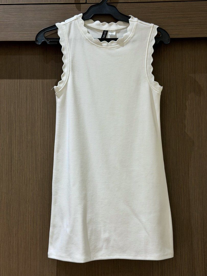 H&M SCALLOPED JERSEY WHITE DRESS (Category: Dresses) located in Manila. Submitted by ysamariee (Listing ID 1460472913, Image 1). Description: H&M White Scalloped Jersey Dress Wore once Size: XXS Location: Las Pinas City Mode of Payment: GCASH, Bank Transfer Mode of Delivery: Lalamove, Same Day Delivery.