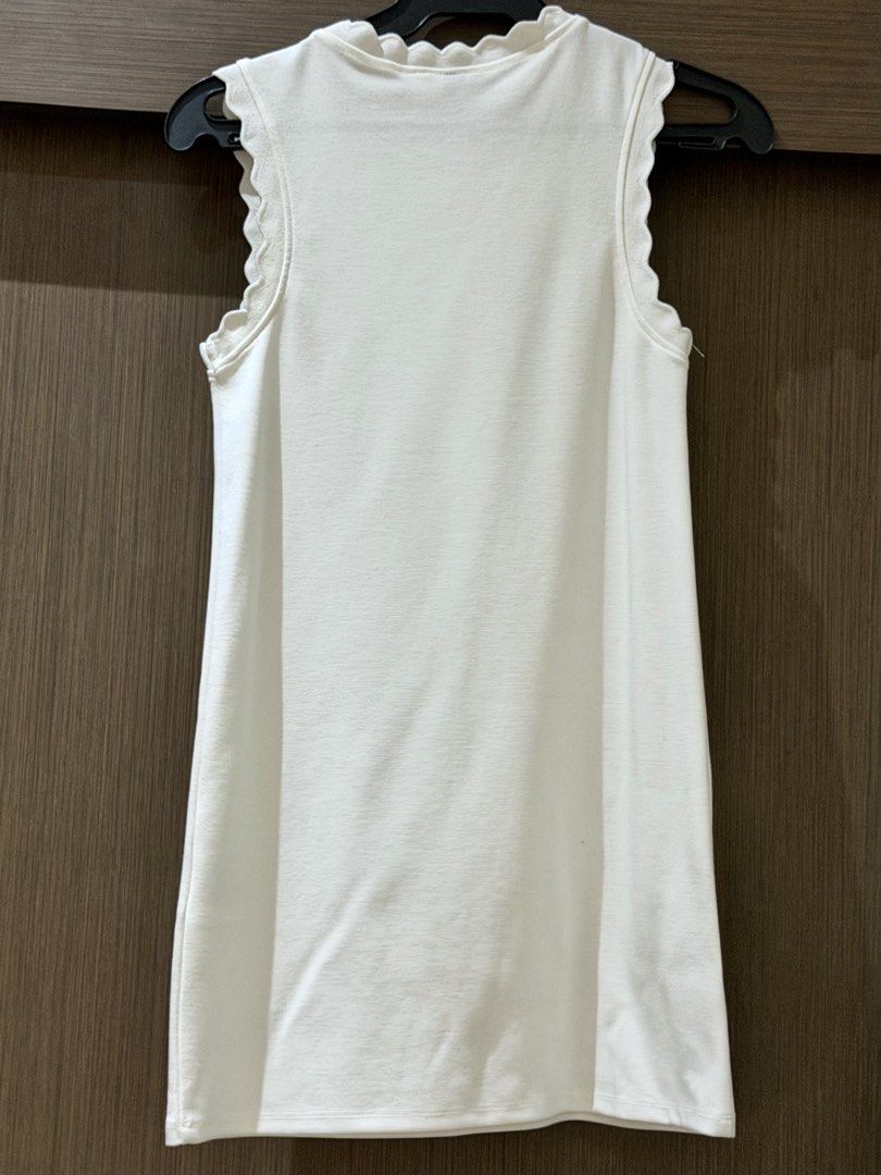 H&M SCALLOPED JERSEY WHITE DRESS (Category: Dresses) located in Manila. Submitted by ysamariee (Listing ID 1460472913, Image 2). Description: H&M White Scalloped Jersey Dress Wore once Size: XXS Location: Las Pinas City Mode of Payment: GCASH, Bank Transfer Mode of Delivery: Lalamove, Same Day Delivery.