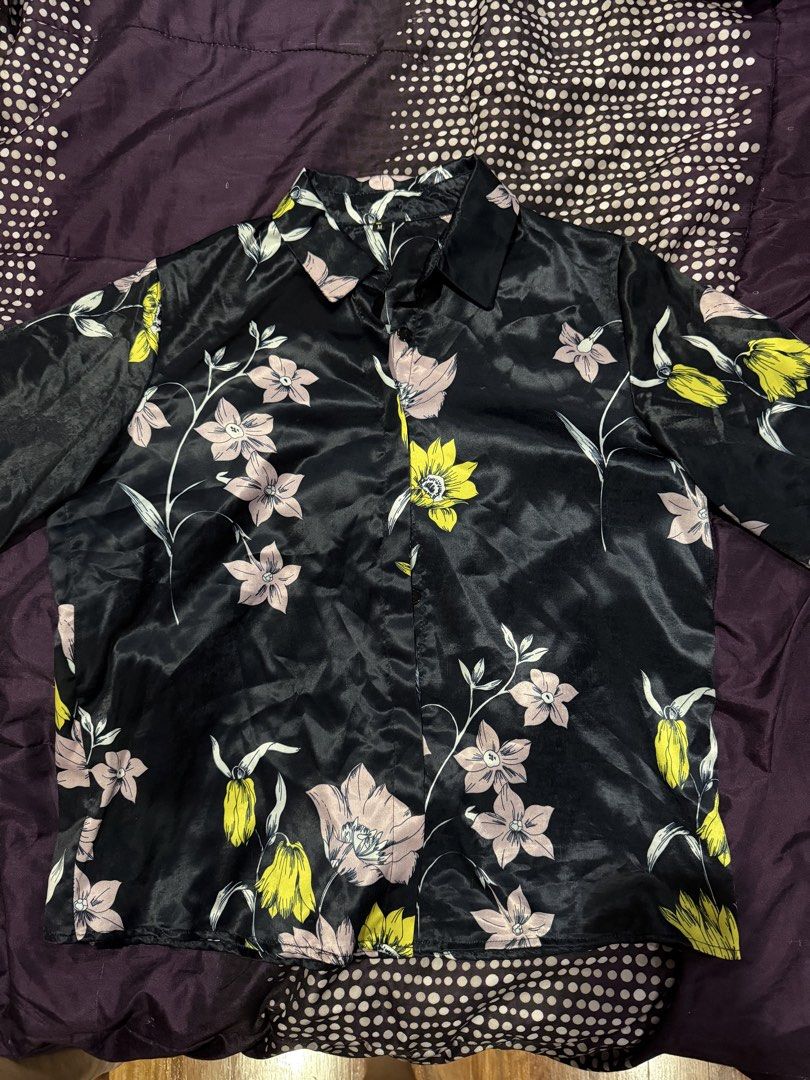 H&M silk flower pattern black collared top medium (Category: Blouses) located in Taytay. Submitted by juliaddaa (Listing ID 1460407247, Image 1). Description: .