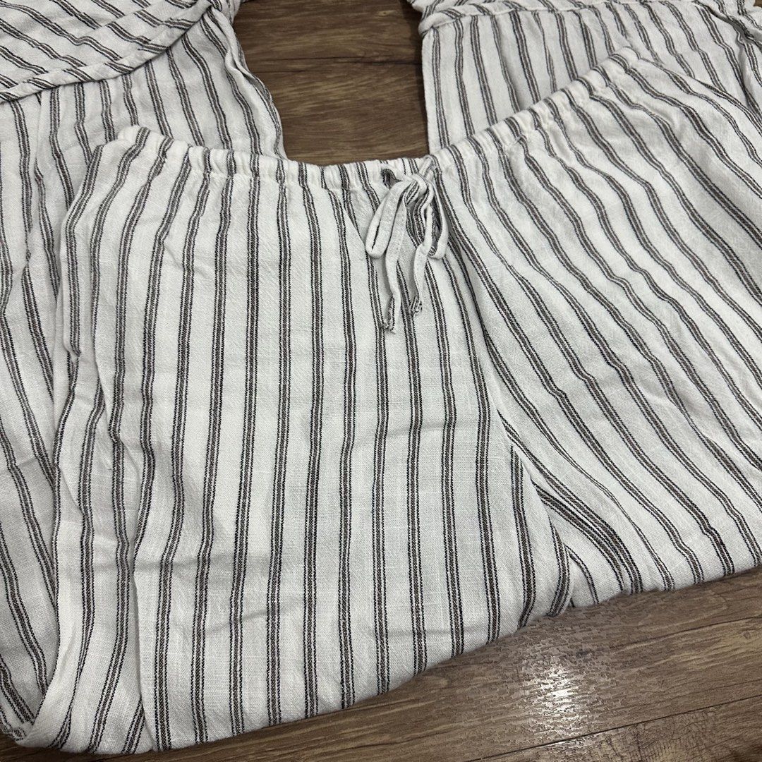 H&M stripes straight cut pants (Category: Jeans) located in Bulacan. Submitted by itemsbyjj (Listing ID 1460428798, Image 2). Description: .