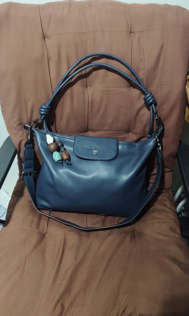 Hobo bag (Category: Shoulder Bags) located in Caloocan City. Submitted by casseyann26-05661 (Listing ID 1460489921, Image 1). Description: longchmp leather navyblue.