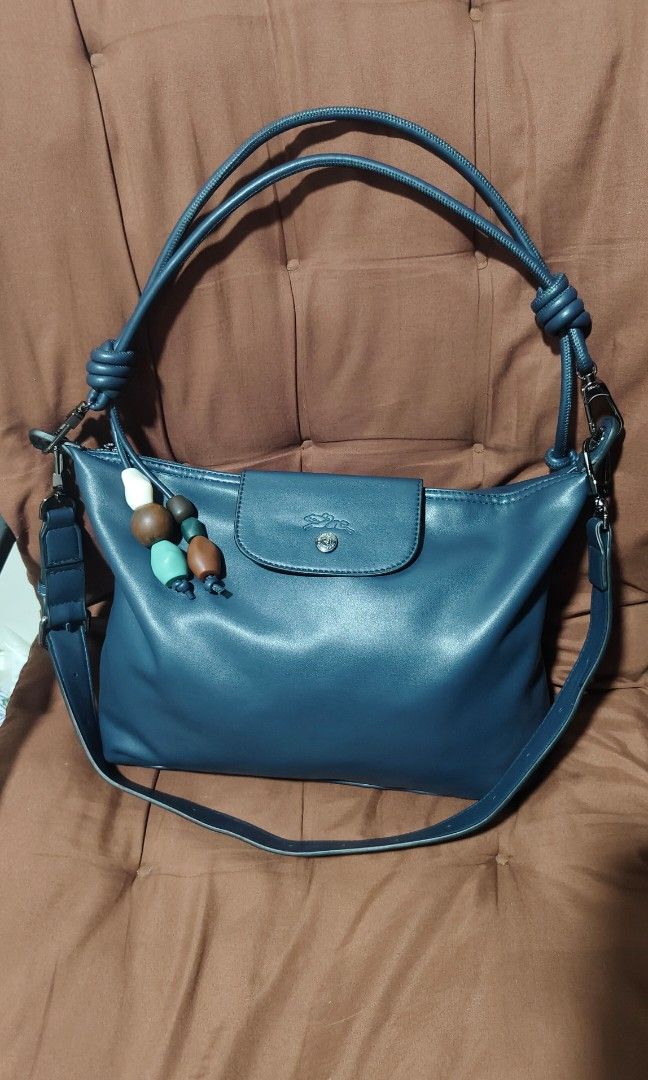 Hobo bag (Category: Shoulder Bags) located in Caloocan City. Submitted by casseyann26-05661 (Listing ID 1460489921, Image 2). Description: longchmp leather navyblue.