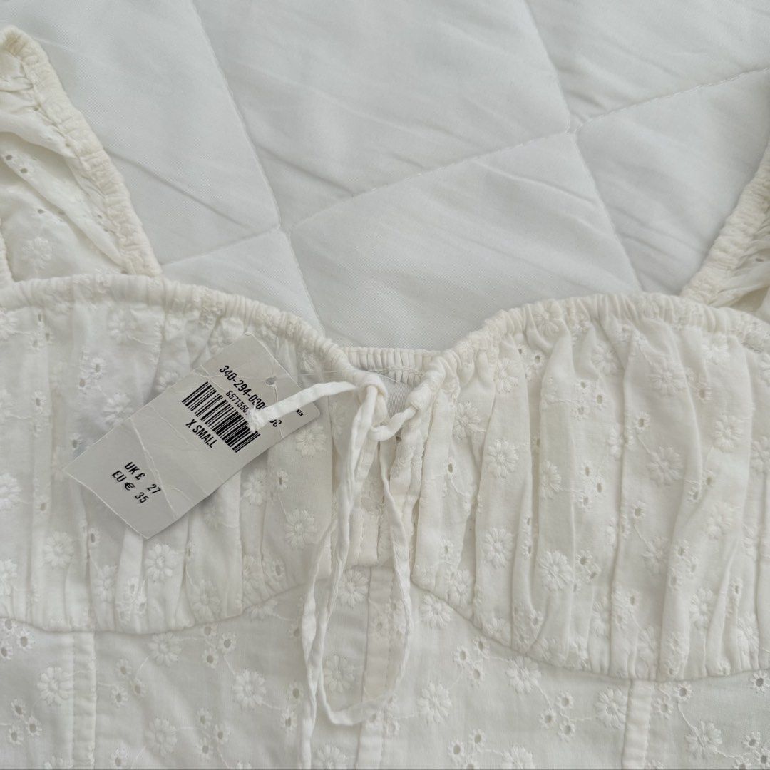 Hollister Eyelet Summer Top (Category: Sleeveless) located in Davao. Submitted by aug_amari (Listing ID 1460332246, Image 2). Description: needs wash xs/s!.