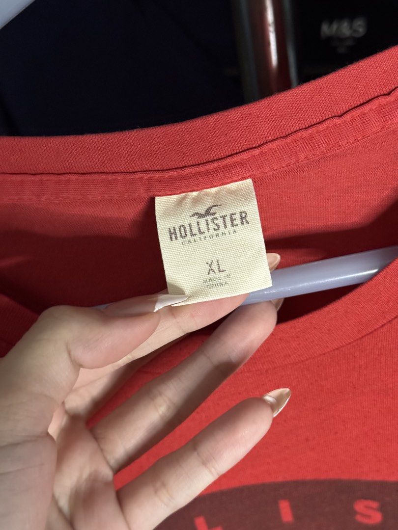 hollister red t-shirt (Category: Tshirts & Polo Shirts ) located in Quezon City. Submitted by yonasthingz (Listing ID 1460386819, Image 2). Description: hollister red t-shirt - P200 - size xl - worn a few times, has signs of usage - rfs: not in use anymore loc: qc, new manila mop: gcash, bank transfer mod: jnt or sdd (sf/df to be shouldered by buyer) dm for inquiries!.