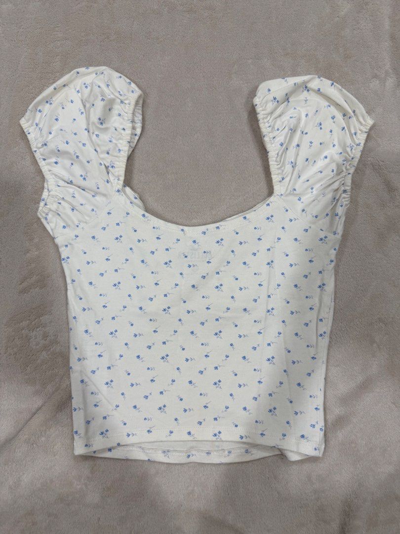 hollister top (Category: Blouses) located in Manila. Submitted by i400ayla (Listing ID 1460482991, Image 3). Description: .