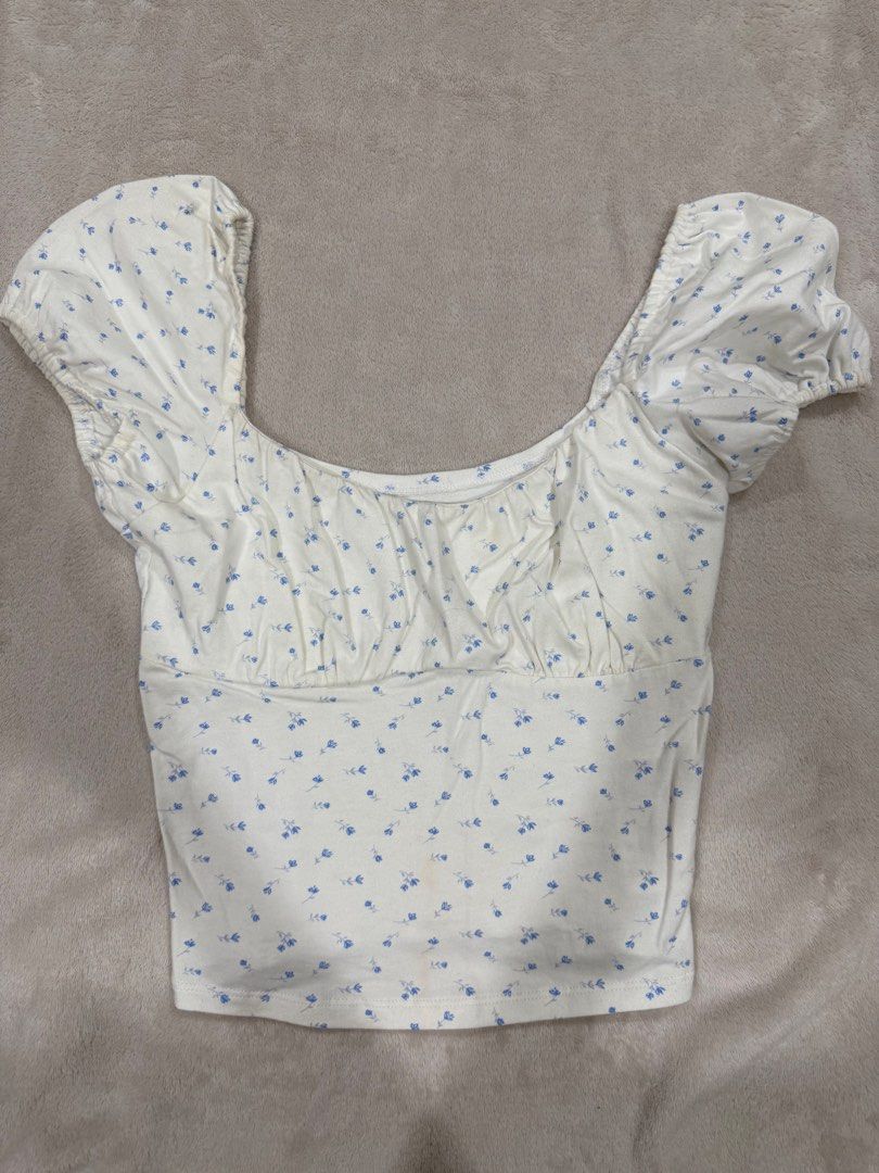 hollister top (Category: Blouses) located in Manila. Submitted by i400ayla (Listing ID 1460482991, Image 1). Description: .