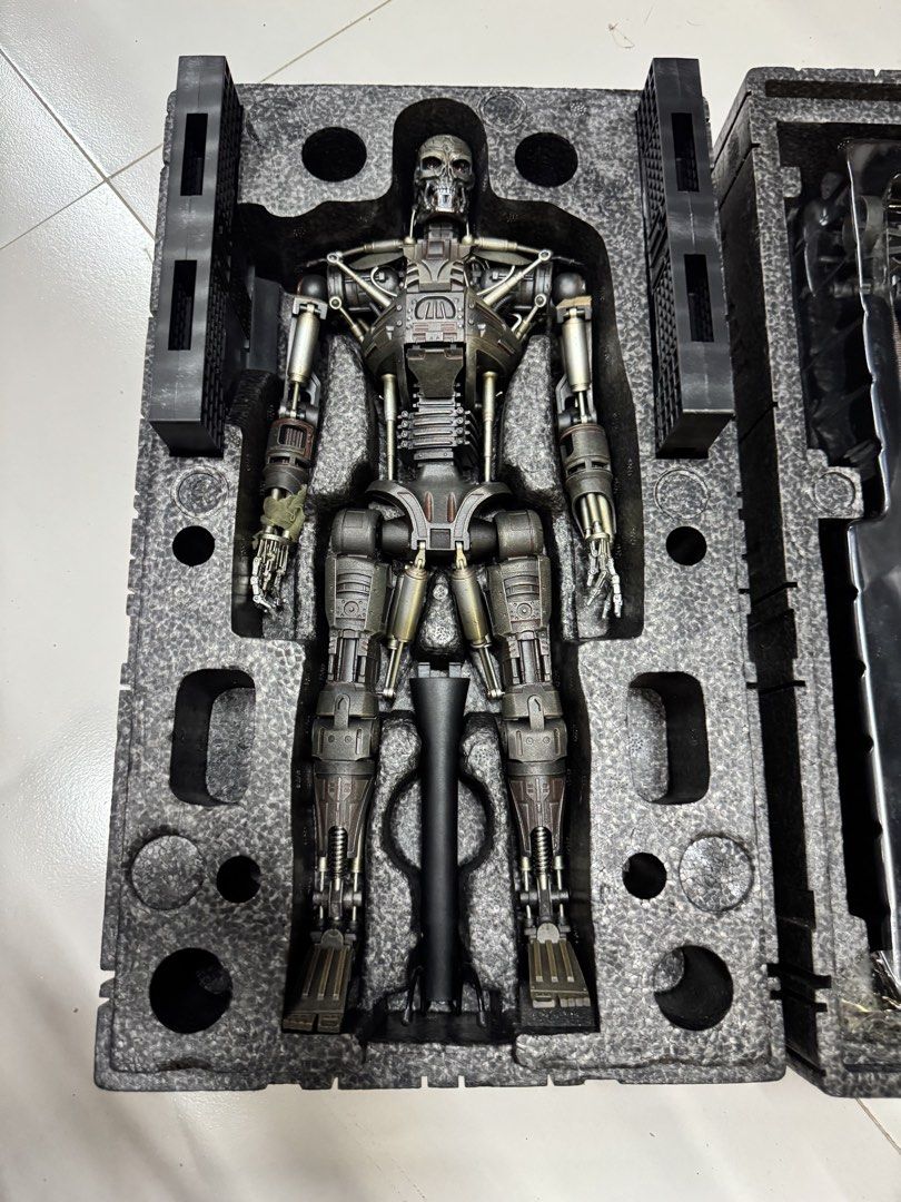 Hot toys Terminator EndoSkeleton T600 (Category: Figurines & Statues) located in Paranaque City. Submitted by icko007 (Listing ID 1460314494, Image 2). Description: Hot toys Terminator EndoSkeleton T600 Bib Complete no issue Price 9.4k Only No Rush Shipping /Dibs now pay now Location Paranaque Payment Gcash/Bpi Shipping Lalamove/Lbc Buyers Risk / Fee ‼️Seller is not responsible for: lost, stolen, or damaged packages..