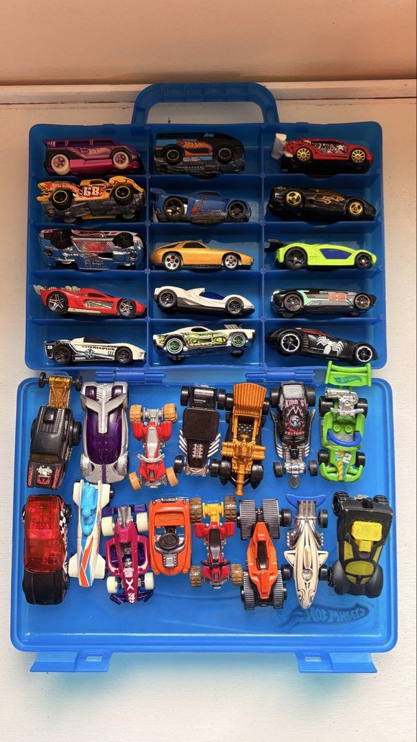 Hot Wheels Set (Category: Vehicle & Diecast Models) located in Tagaytay City. Submitted by lilyzobel (Listing ID 1460430201, Image 2). Description: .
