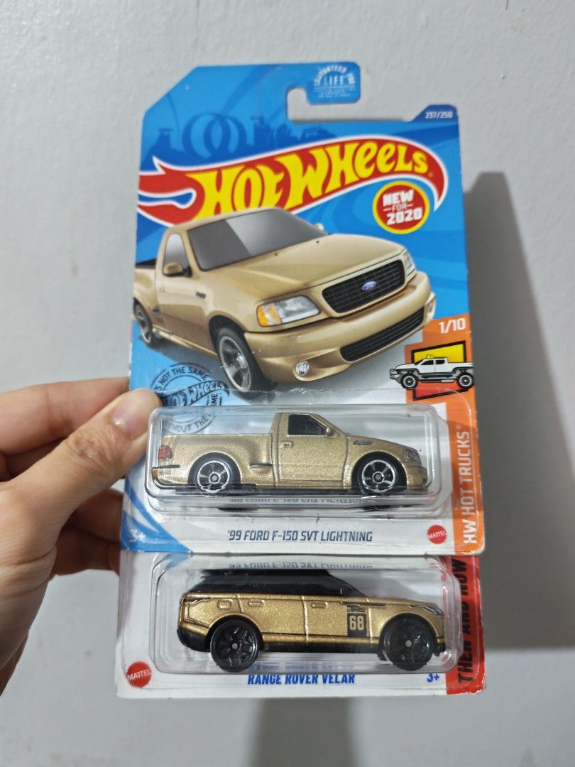 Hot Wheels Set of 2 (Category: Vehicle & Diecast Models) located in Carmona. Submitted by khmmnhn (Listing ID 1460458472, Image 1). Description: US Cards As Set Firm Bawal sa maselan.