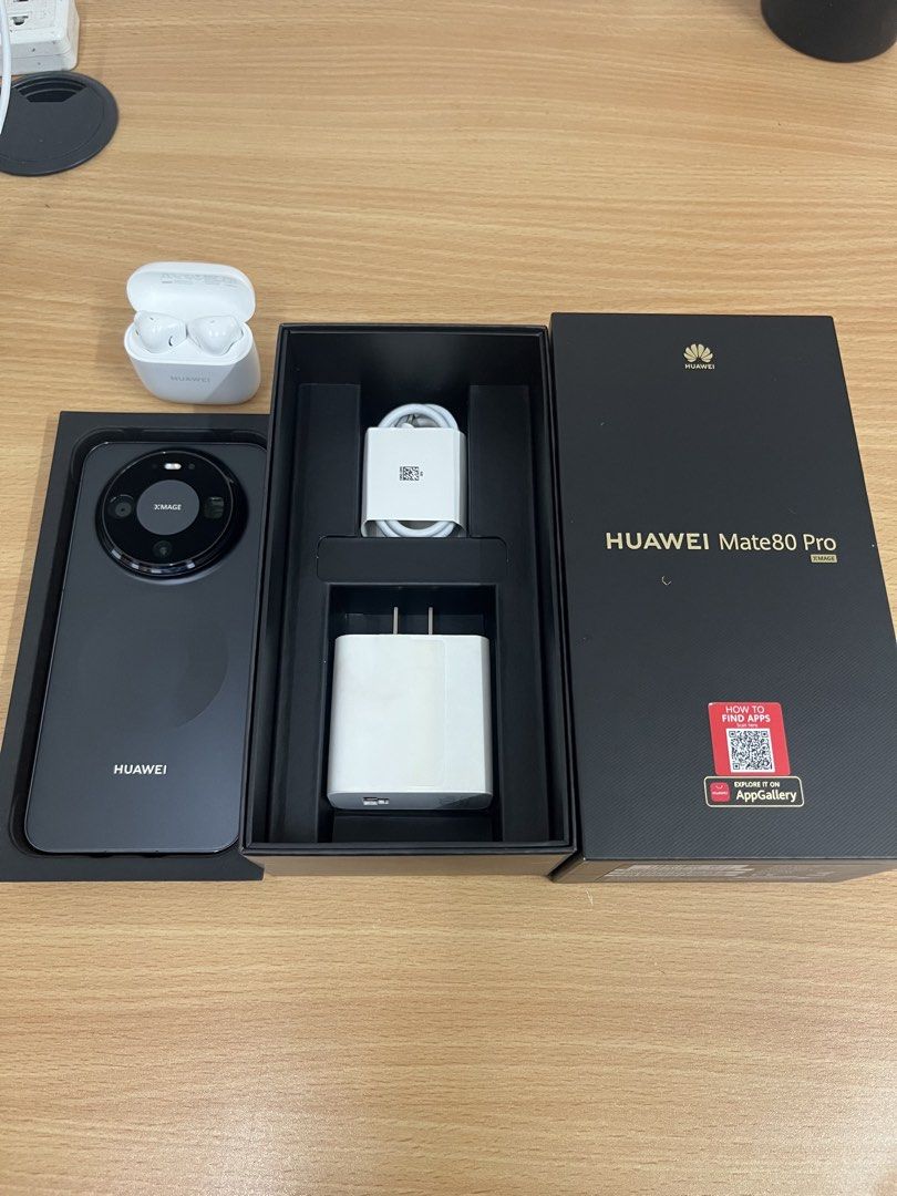 Huawei mate 80 pro 512gb (Category: Huawei) located in Manila. Submitted by xyz_xyz666 (Listing ID 1460451061, Image 2). Description: Sale or swap Huawei mate 80 pro 512gb 100% battery health June 2026 DOP complete no issue pwede sa maarte Pasig/marikina.
