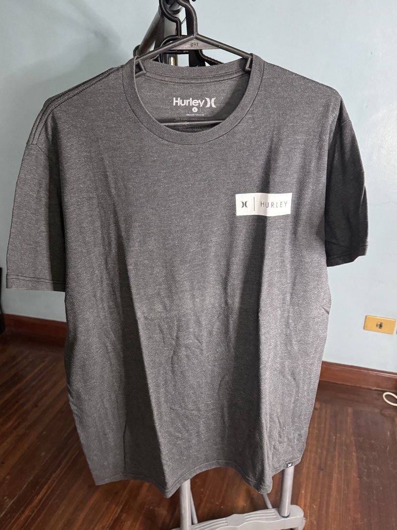 hurley gray-black t-shirt (Category: Tshirts & Polo Shirts ) located in Quezon City. Submitted by yonasthingz (Listing ID 1460387556, Image 1). Description: hurley gray-black t-shirt - P200 - size l - worn a few times, has signs of usage - rfs: not in use anymore loc: qc, new manila mop: gcash, bank transfer mod: jnt or sdd (sf/df to be shouldered by buyer) dm for inquiries!.