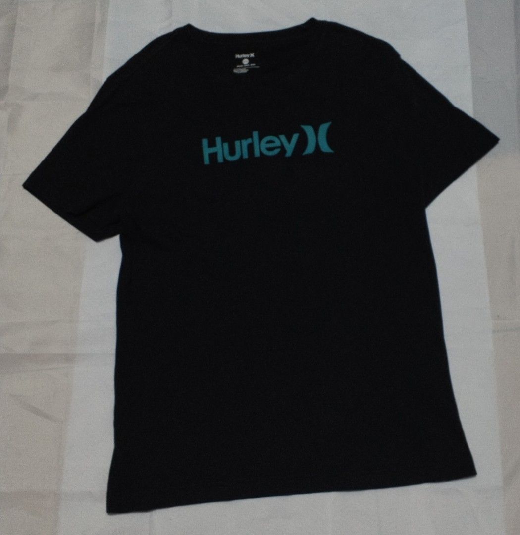 HURLEY TSHIRT (Category: Tshirts & Polo Shirts ) located in Batangas. Submitted by streetheadph (Listing ID 1460404695, Image 1). Description: HURLEY TSHIRT SIZE ON TAG : M DIMES: W 19 / L 28 CONDITION: VERY CONDITION COLOR: BLACK COLORRATE: 9.3 / 10 ISSUE: NEED WASH BACK SMALL STAIN PRICE: 350+ SHIPPING FEE NEED WASH THIS ITEM IS UKAY PLEASE MANAGE YOUR EXPECTATION ALWAYS READ THE DETAILS.