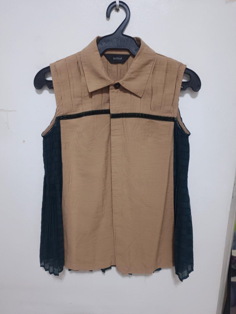 INITIAL TWO TONED (Category: Sleeveless) located in Dasmarinas. Submitted by jessputrages (Listing ID 1460404555, Image 1). Description: For sale Initial two toned Excellent condition No issue 500 shipped Pm for more details.