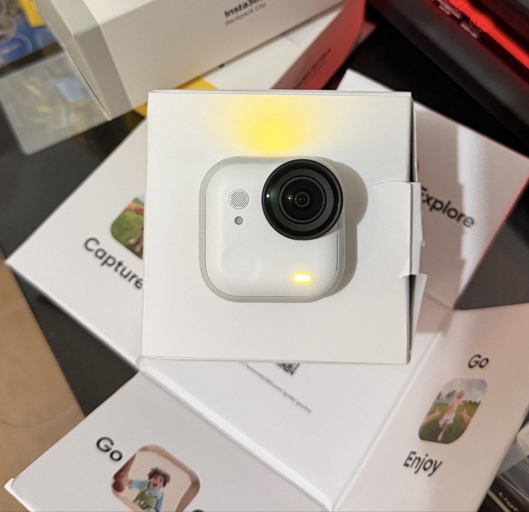 Insta360 Go Ultra Creators Bundle (Category: Cameras) located in Muntinlupa City. Submitted by averagepri79825 (Listing ID 1460419399, Image 1). Description: Negotiable, comes with accessories and mic.