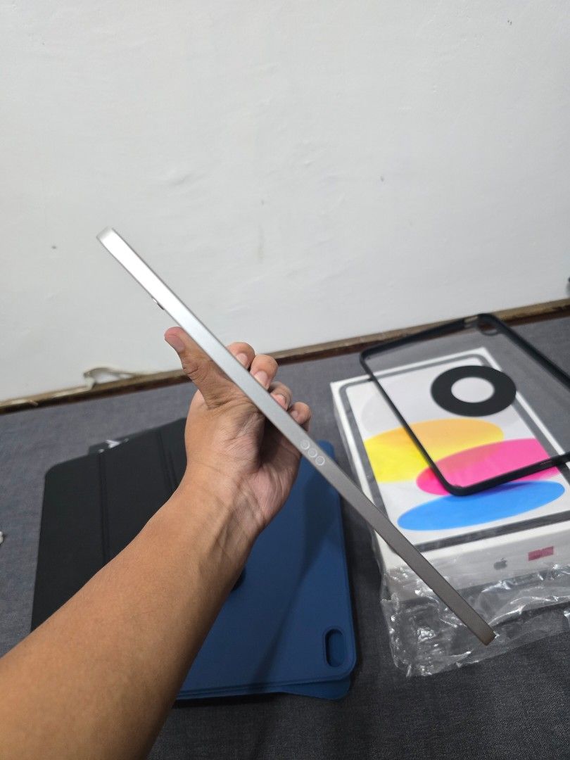 iPad A16 (11th gen) 256 (Category: Samsung) located in Calamba. Submitted by negrosyantengmalupet (Listing ID 1460327847, Image 3). Description: For Sale iPad A16 11th gen silver Good as bnew condition Pwede sa maselan Tempered glass preinstalled BH is at 92% 210+ cc Mainly used for acads, light gaming and media consumption RFS switched to macbook Inclusions original box with cord and cable, 2 cases and tempered glass Srp is currently at 38-42k S