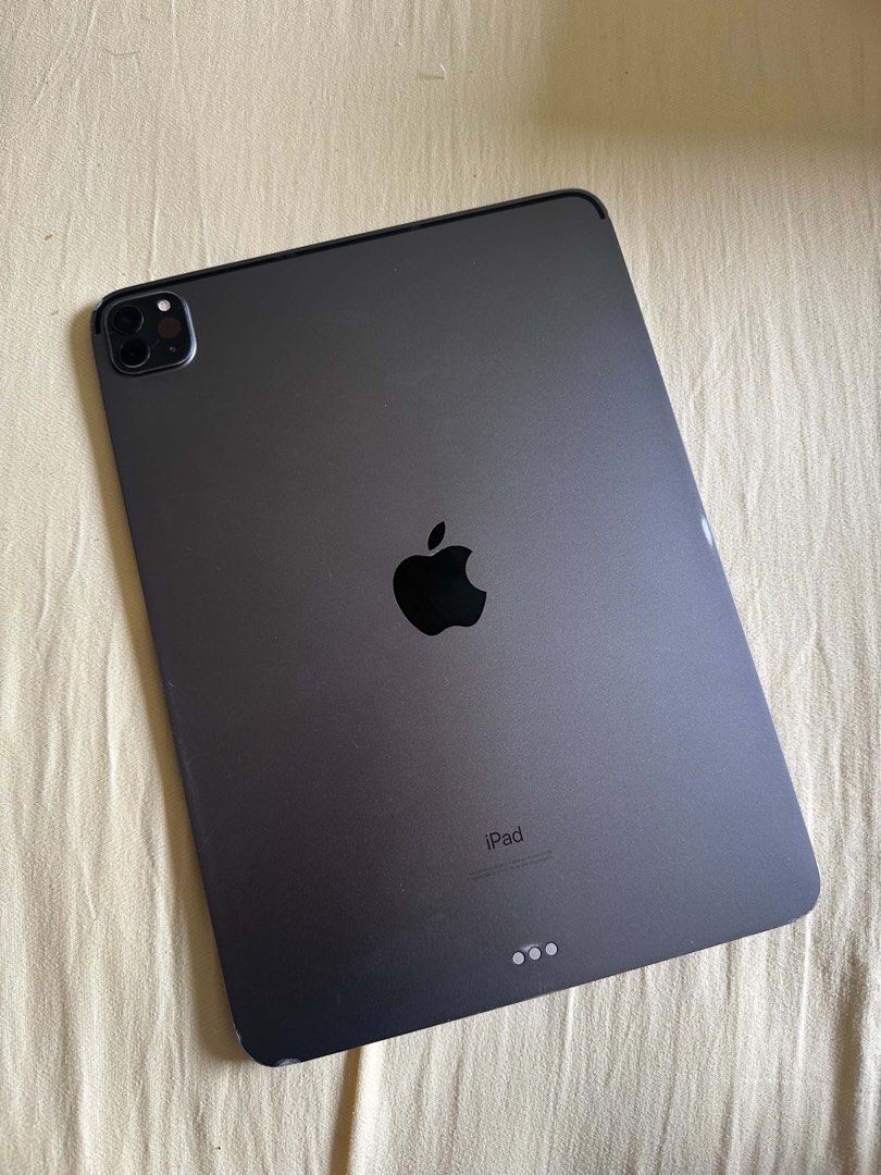 IPAD PRO 11 GEN2 (Category: iPad) located in Manila. Submitted by jansen.wolf (Listing ID 1460341618, Image 1). Description: IPAD PRO 11 GEN 2 256GB UNIT ONLY ISSUE MINIMAL DENTS ONLY.