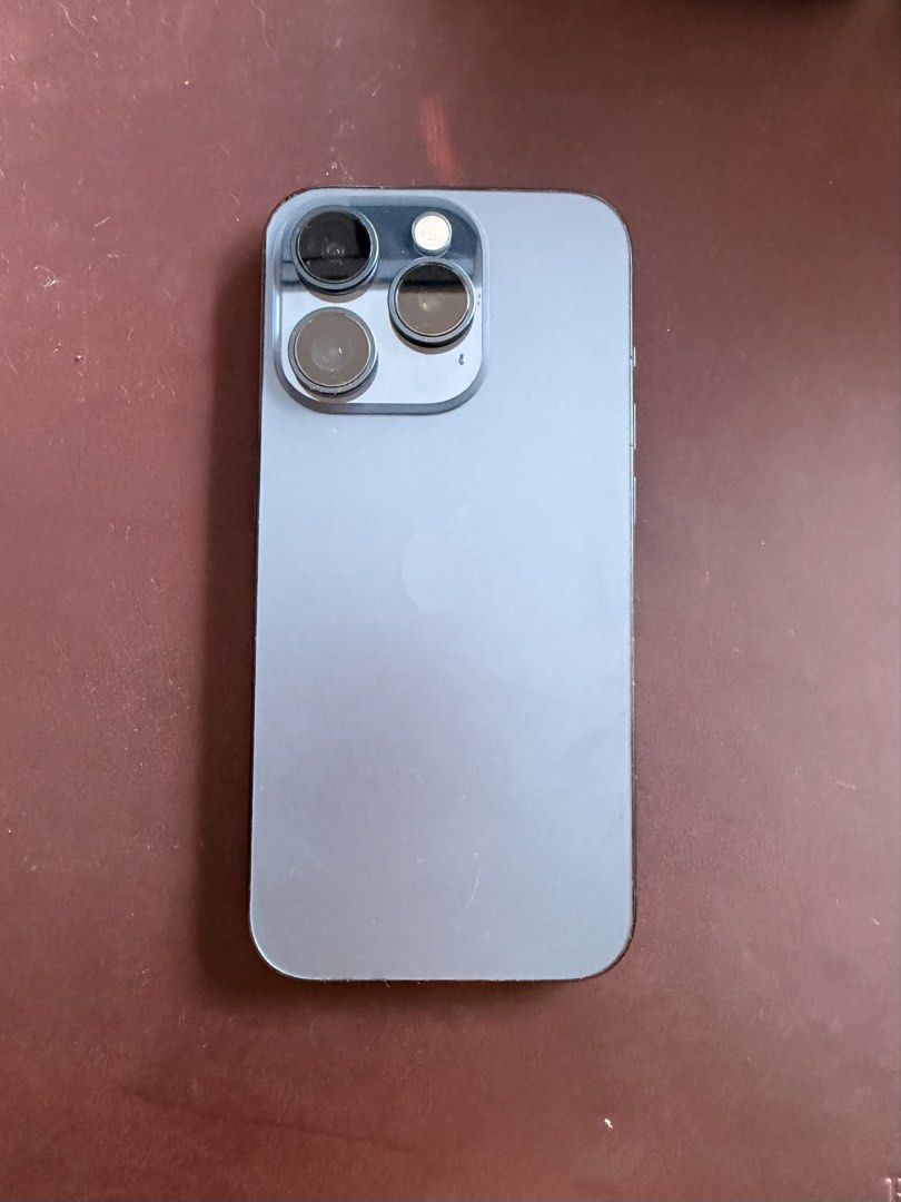 iPhone 15 pro, 256gb (Category: iPhone 15 Series) located in Muntinlupa City. Submitted by nmphk (Listing ID 1460383000, Image 3). Description: This is my personal phone that I bought in Hong Kong - it has dual sim slots. I had the back changed last year, and it’s still in perfect working condition with no flaws apart from a few minor scratches on the front. Does not affect the performance of the phone. It’s had a case on for the whole time I’ve 