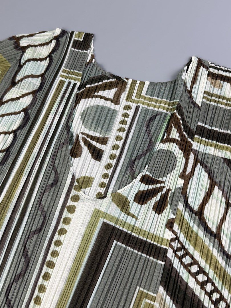 Issey Miyake - Pleats Please - Geometric Pattern Tunic Dress (Category: Dresses) located in Pasig City. Submitted by on_the_trend (Listing ID 1460485365, Image 3). Description: Tagged size: 4 Condition: 9.5/10 Material: 100% Polyester Made in: Japan Measurement: Width: 14.5 inches Shoulder: 9 inches Waist: 16 inches Length: 29.5 inches.