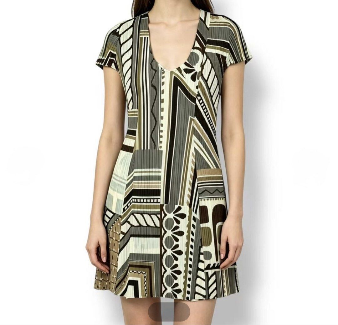 Issey Miyake - Pleats Please - Geometric Pattern Tunic Dress (Category: Dresses) located in Pasig City. Submitted by on_the_trend (Listing ID 1460485365, Image 2). Description: Tagged size: 4 Condition: 9.5/10 Material: 100% Polyester Made in: Japan Measurement: Width: 14.5 inches Shoulder: 9 inches Waist: 16 inches Length: 29.5 inches.