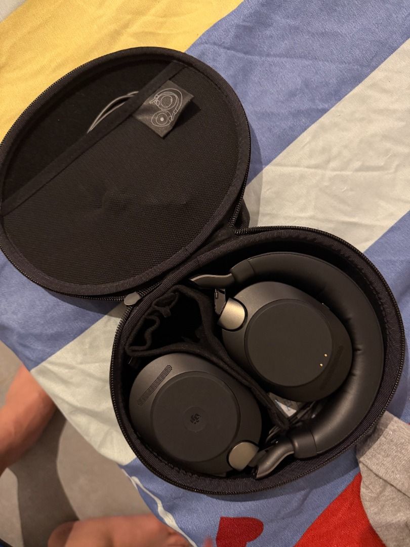 JABRA Evolve 85 Noise Cancelling Headset (Category: Headphones & Headsets) located in Caloocan City. Submitted by brighteagle.3fd1fd (Listing ID 1460399066, Image 2). Description: Slightly used. Nasira lang case sa tabihan..