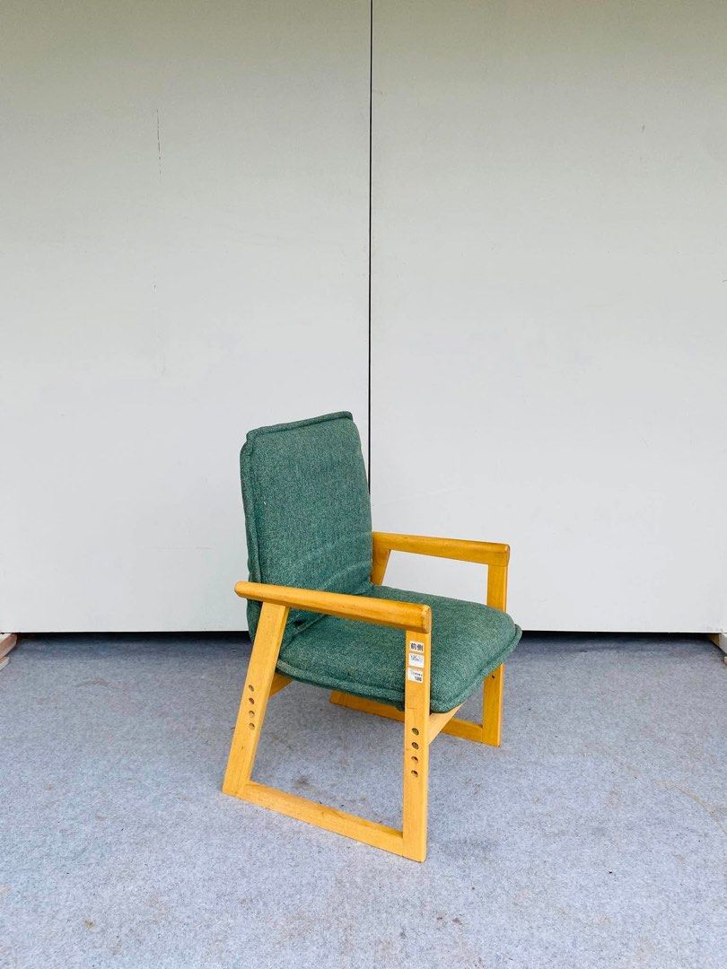 “JAPAN SURPLUS” MINIMALIST RECLINING CHAIR (Category: Chairs) located in Bulacan. Submitted by monmon555 (Listing ID 1460458911, Image 3). Description: “JAPAN SURPLUS” MINIMALIST RECLINING CHAIR SIZE: 22L” x 22W” x 17Sh” x 33H” inches (AS-IS ITEM) IN GOOD CONDITION.