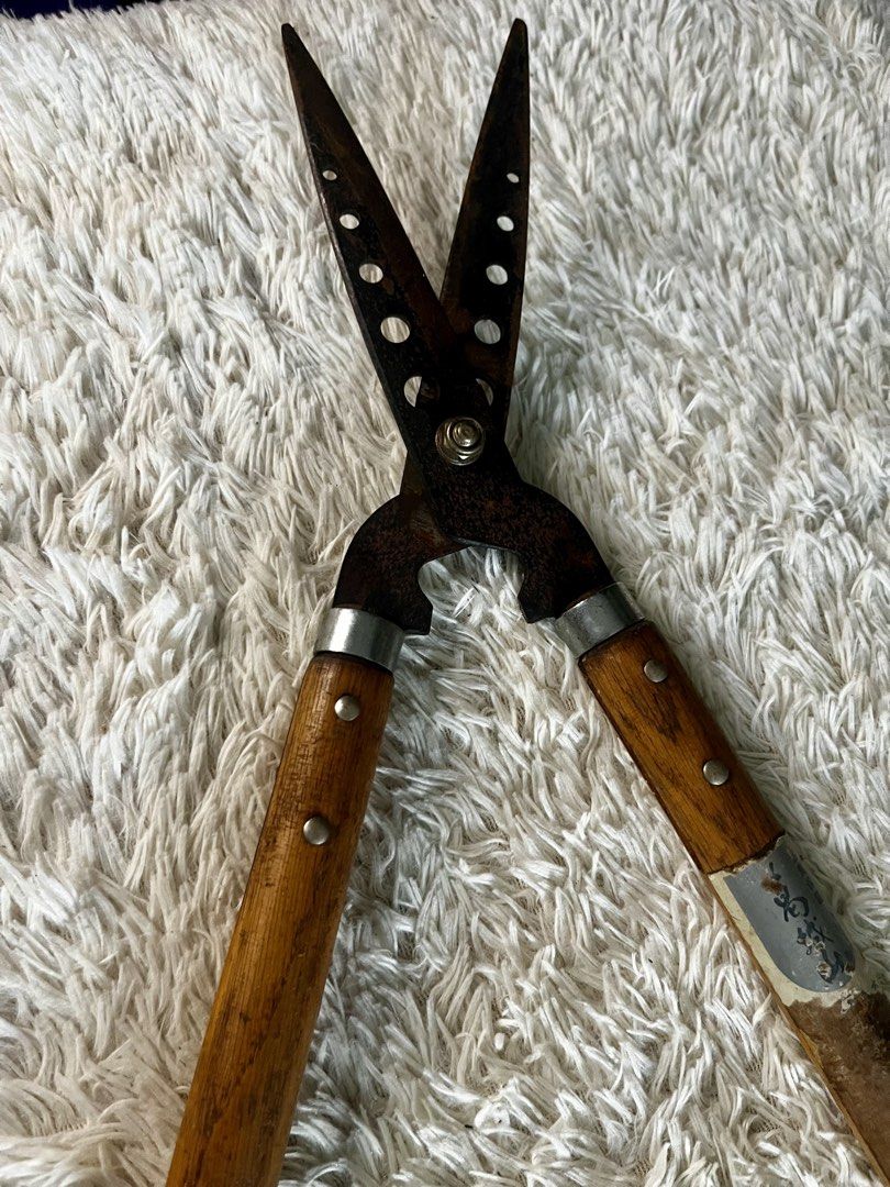 Japanese hedge shears (Karikomi Basami) (Category: Grass Mowers & Trimmers) located in Valenzuela. Submitted by cherrysan_911 (Listing ID 1460422051, Image 2). Description: Razor-Sharp Japanese Steel — Crafted from high-quality Japanese steel, our shears ensure razor-sharp cuts, high durability, and wear resistance, designed for clean, precise trimming..