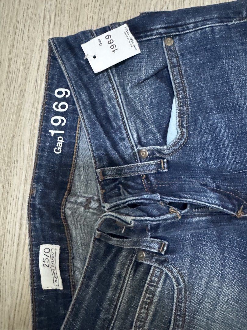 Jeans womens (Category: Jeans) located in Paranaque City. Submitted by cleverturtle.391c7c (Listing ID 1460325547, Image 2). Description: Size 25 just used once.