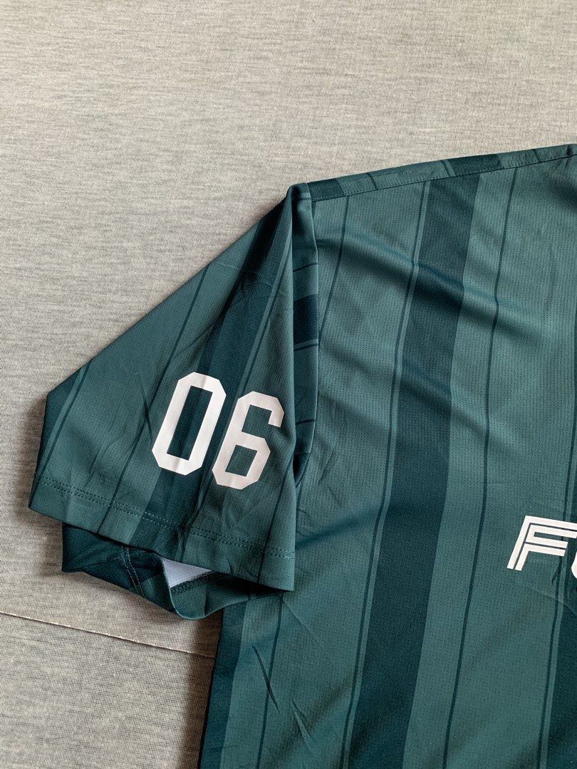 jersey (Category: Formal Shirts) located in Cebu City. Submitted by aundrewwww (Listing ID 1460506493, Image 3). Description: Size: L width: 24 length: 27-28 Condition: 9.5/10 Color rate: 9.5/10 issue: .