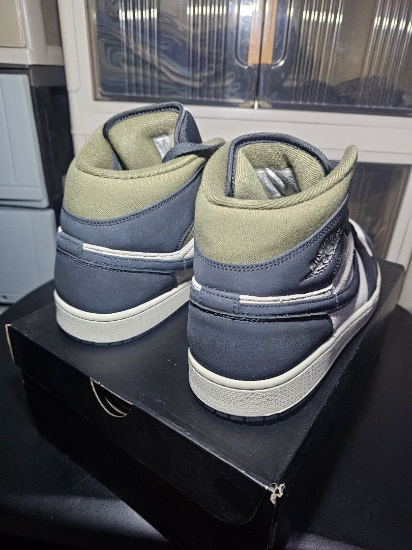 Jordan 1 Mid SE (Category: Sneakers) located in San Juan City. Submitted by frelite (Listing ID 1460490542, Image 3). Description: .