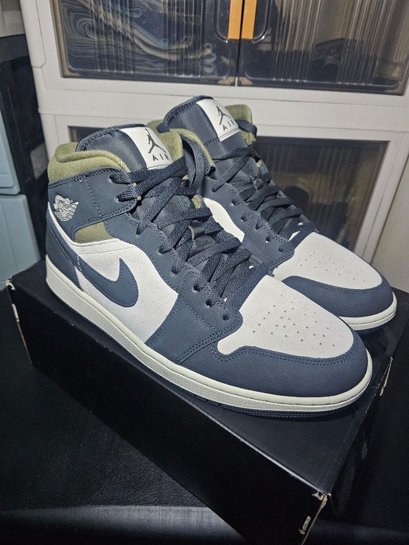 Jordan 1 Mid SE (Category: Sneakers) located in San Juan City. Submitted by frelite (Listing ID 1460490542, Image 2). Description: .