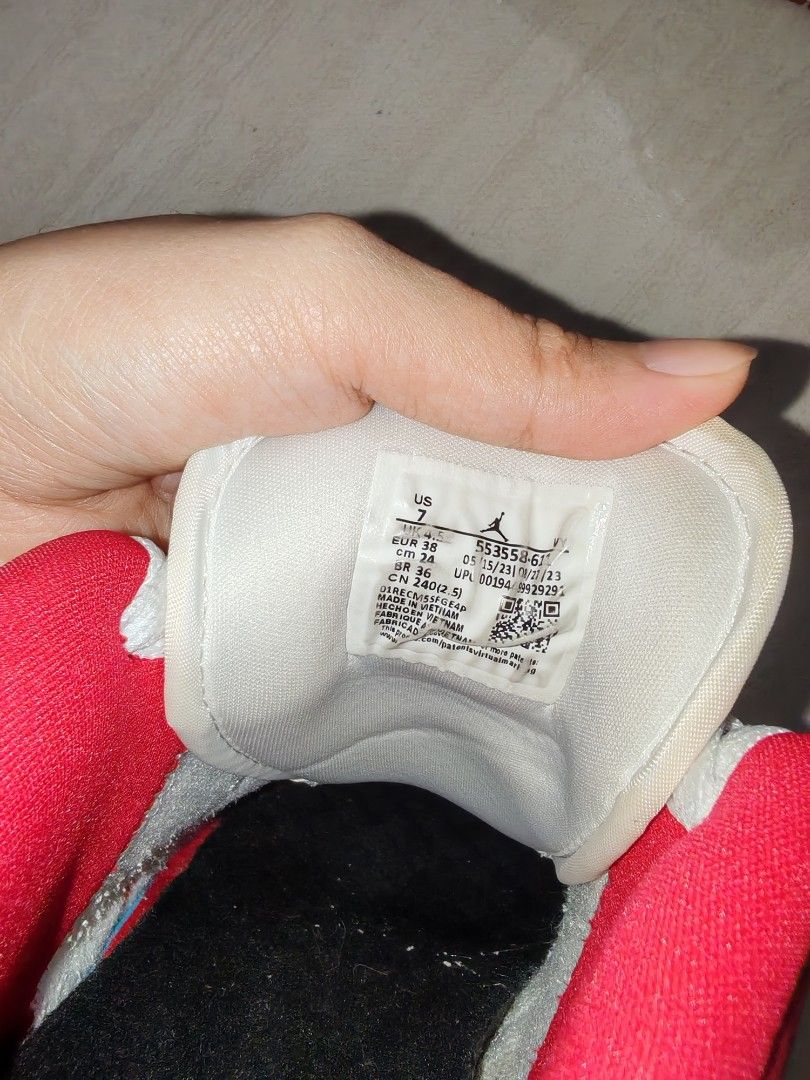 Jordan Air 1 Low (Category: Sneakers & Footwear) located in Caloocan City. Submitted by decluttergirly88 (Listing ID 1460347296, Image 3). Description: Size 7 Color Red Rfs: Hindi na nagagamit.