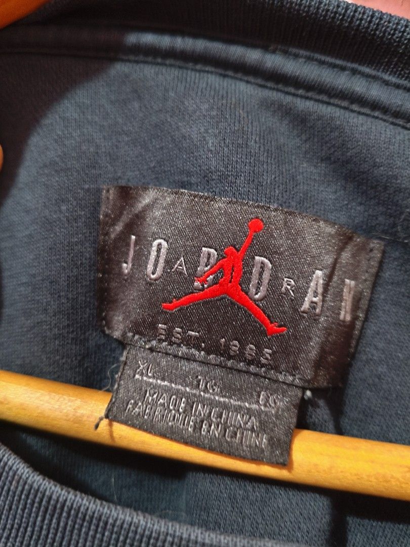Jordan Jumpman Crewneck Sweatshirt (Category: Coats, Jackets and Outerwear) located in Paranaque City. Submitted by glendel_04 (Listing ID 1460329224, Image 2). Description: Good cond 9.8/10 Size L - XL Laundry ✅.