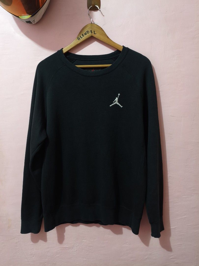 Jordan Jumpman Crewneck Sweatshirt (Category: Coats, Jackets and Outerwear) located in Paranaque City. Submitted by glendel_04 (Listing ID 1460329224, Image 1). Description: Good cond 9.8/10 Size L - XL Laundry ✅.