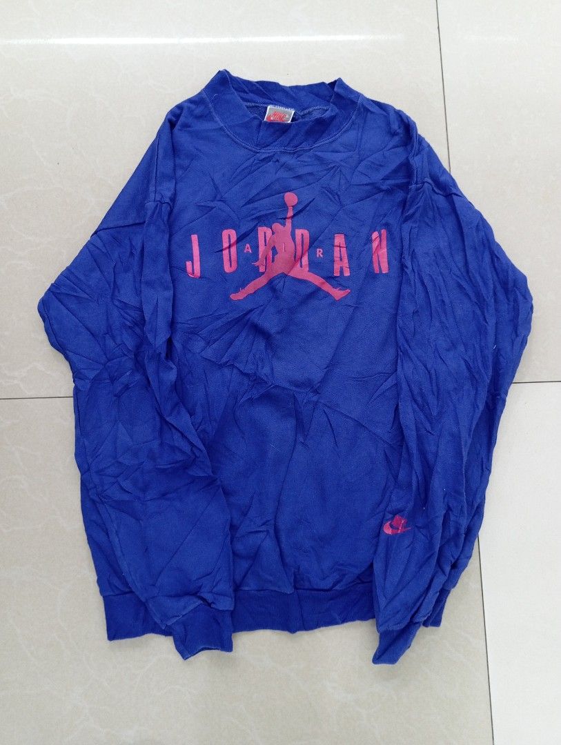 Jordan Nike VINTAGE (Category: Coats, Jackets and Outerwear) located in Manila. Submitted by brugodoy (Listing ID 1460362185, Image 1). Description: - Blue Jordan sweatshirt - Features iconic pink Jumpman logo and Jordan text - Made in USA - Boys' size X-Large (fits 18-20) - Body: Cotton/Polyester blend - Cuff: 100% Cotton - Ideal for casual wear.