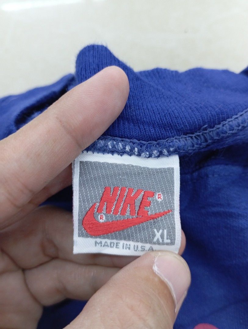 Jordan Nike VINTAGE (Category: Coats, Jackets and Outerwear) located in Manila. Submitted by brugodoy (Listing ID 1460362185, Image 3). Description: - Blue Jordan sweatshirt - Features iconic pink Jumpman logo and Jordan text - Made in USA - Boys' size X-Large (fits 18-20) - Body: Cotton/Polyester blend - Cuff: 100% Cotton - Ideal for casual wear.