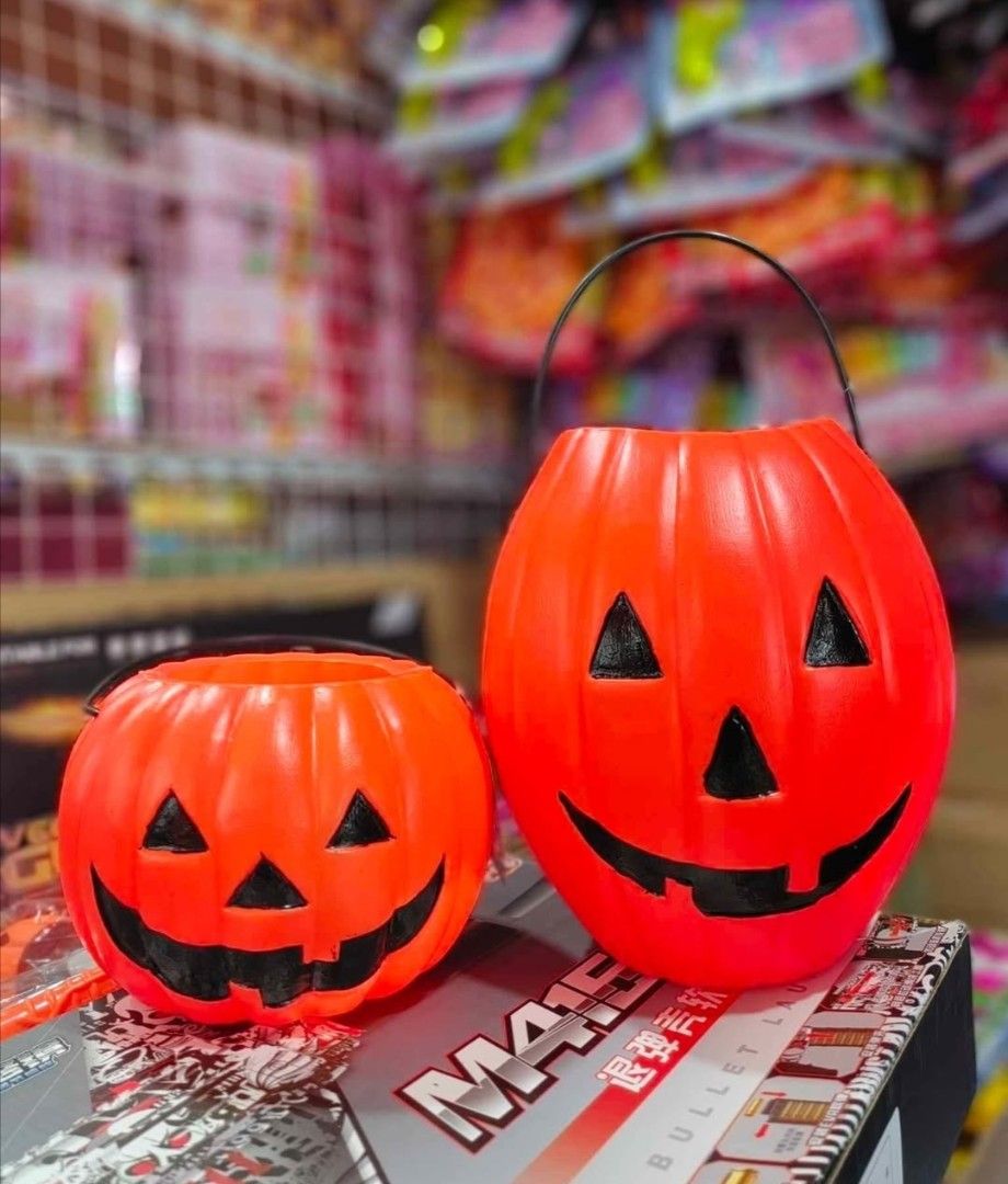 Jumbo Halloween Pumpkin Candy Basket (Category: Gift Baskets & Hampers) located in Manila. Submitted by kent_kurtonlineshop (Listing ID 1460305987, Image 1). Description: Discount For Wholesale Available Round Orange Oval Orange.