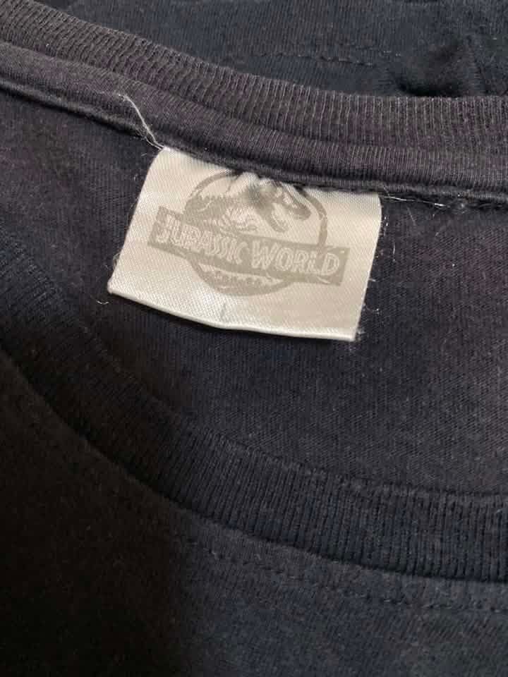 Jurassic World T-shirt (Category: Tshirts & Polo Shirts ) located in Manila. Submitted by airamef28.closet (Listing ID 1460417420, Image 2). Description: - Black Jurassic World T-shirt - Features the iconic movie logo on the front - Made from comfortable fabric for everyday wear - Size Large (L) - Ideal for fans of the Jurassic World franchise.