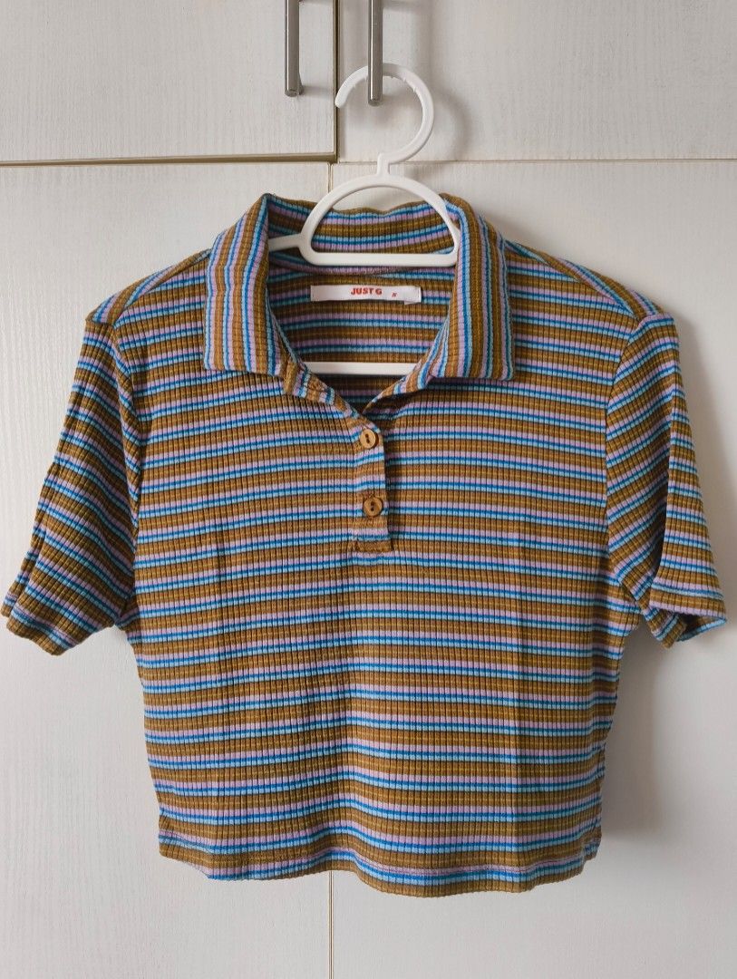 Just G Cropped Polo (Category: Blouses) located in Pasig City. Submitted by gaosorio17 (Listing ID 1460396746, Image 2). Description: - Just G Cropped Polo - Size S on tag but fits S-M - Cropped a bit high, above the belly button - Used only once.