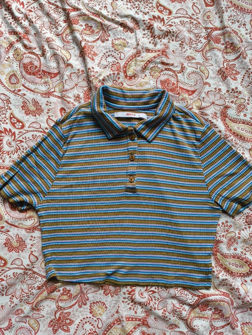 Just G Cropped Polo (Category: Blouses) located in Pasig City. Submitted by gaosorio17 (Listing ID 1460396746, Image 1). Description: - Just G Cropped Polo - Size S on tag but fits S-M - Cropped a bit high, above the belly button - Used only once.