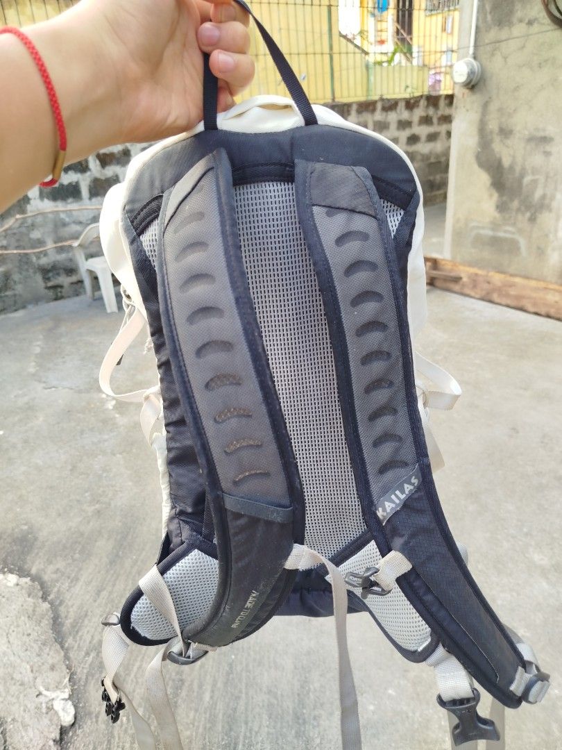 KAILAS 22L Backpack Cream White Black (Category: Backpacks) located in Bulacan. Submitted by kickstreetph (Listing ID 1460354193, Image 2). Description: Kailas Ridge 22 Hiking / Travel backpack Used goodcondition Sign of usage | Need wash with hydration bladder sleeves Minor stitch sa backpanel not visible when worn. dm me.